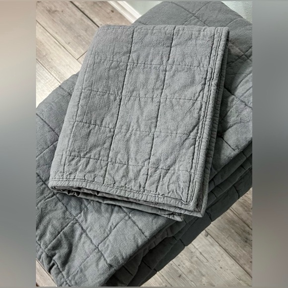 NEW Casaluna Heavyweight Linen Blend Queen Size Quilt Dark Gray Winter Cozy Warm - Picture 7 of 14